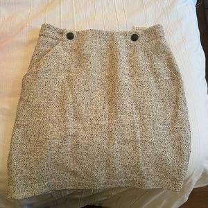 H&M skirt. White with black speckles. Comfortable. Size 6.